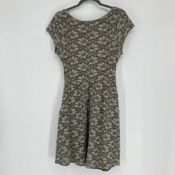 Deletta Anthro grey tan  floral eyelet Brushed Terra skater dress cap sleeve - Picture 3 of 16